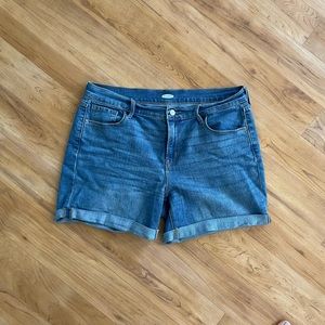 Old navy blue Jean 5 inch shorts size 12